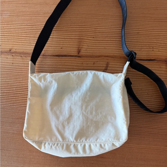 Baggu Cream Crossbody Bag - Picture 3 of 8
